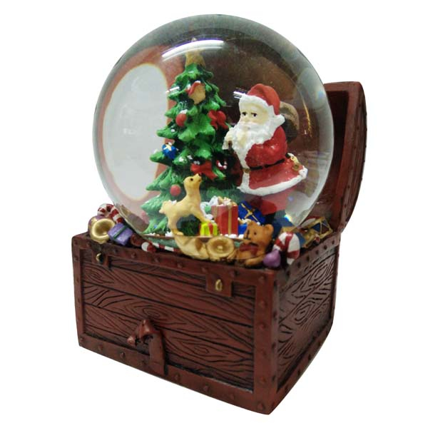 Christmas tree snow globe
